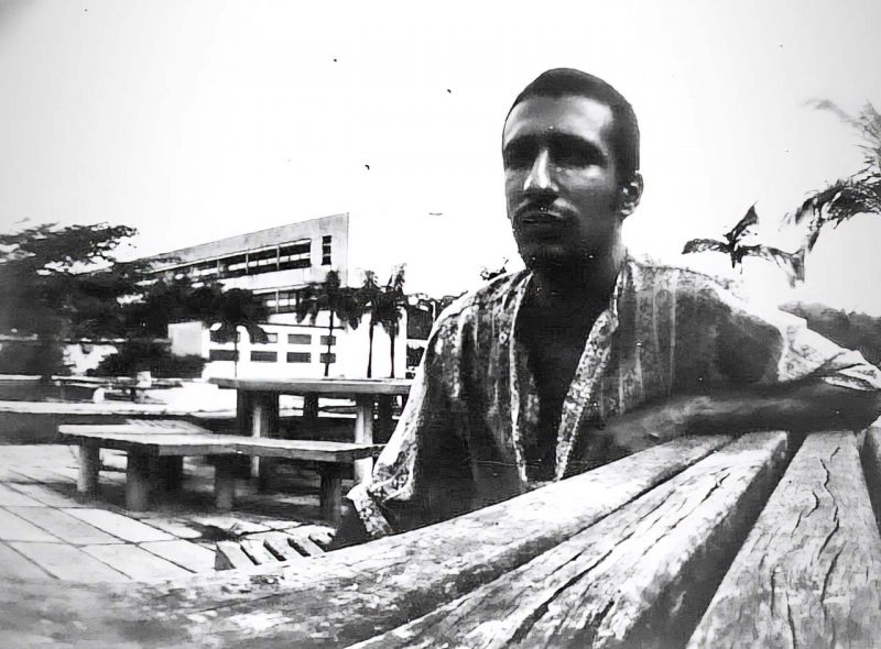 Gabriel “Guel” Varalla, em pinhole de lata de leite feito por Gabriela Cunha, provavelmente em 1993, ano em que fizeram a disciplina de fotografia analógica com o professor D'Ávila