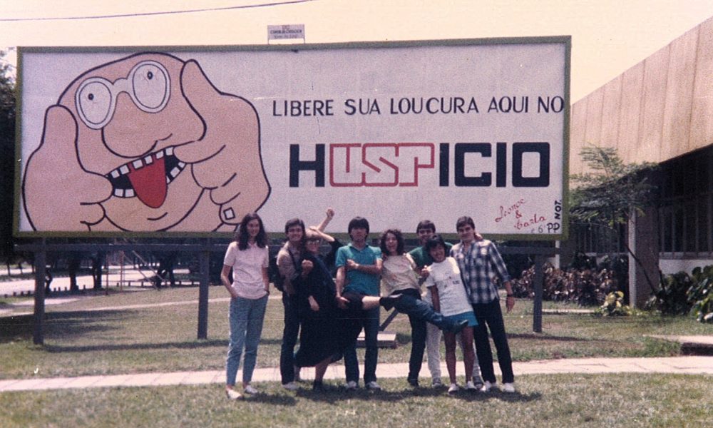 Outdoor com a turma de PP 1983: Rose, Luigi Rocco, Carla Risso, Walter Clark Kaizawa, menina não identificada, Iano Messina (atrás), Leonor Teshima e Roberto Grasso