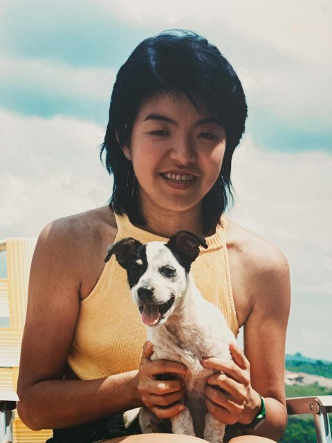 Leonor em 1986 com sua cachorrinha Nina