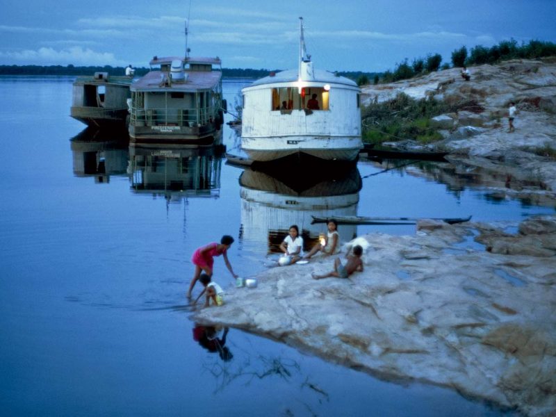 Expedição no Rio Negro, Amazonas, 1975 (Thomaz Farkas / Acervo Instituto Moreira Salles)